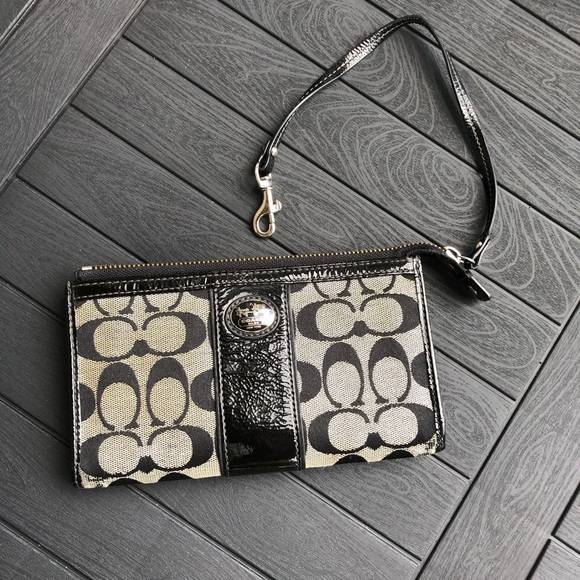 Coach canvas logo blk patent leather trim wristlet - Picture 5 of 8